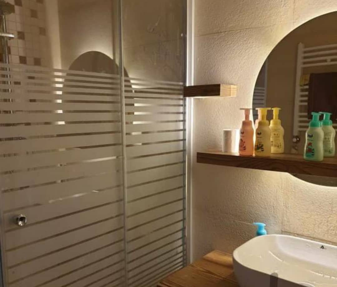 کاشی‌کاری شیشه‌ای